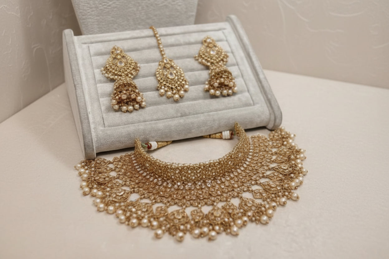 Luxury Champagne Gold Kundan Choker Set – Heavy Bridal Necklace with Jhumka Earrings & Maang Tikka