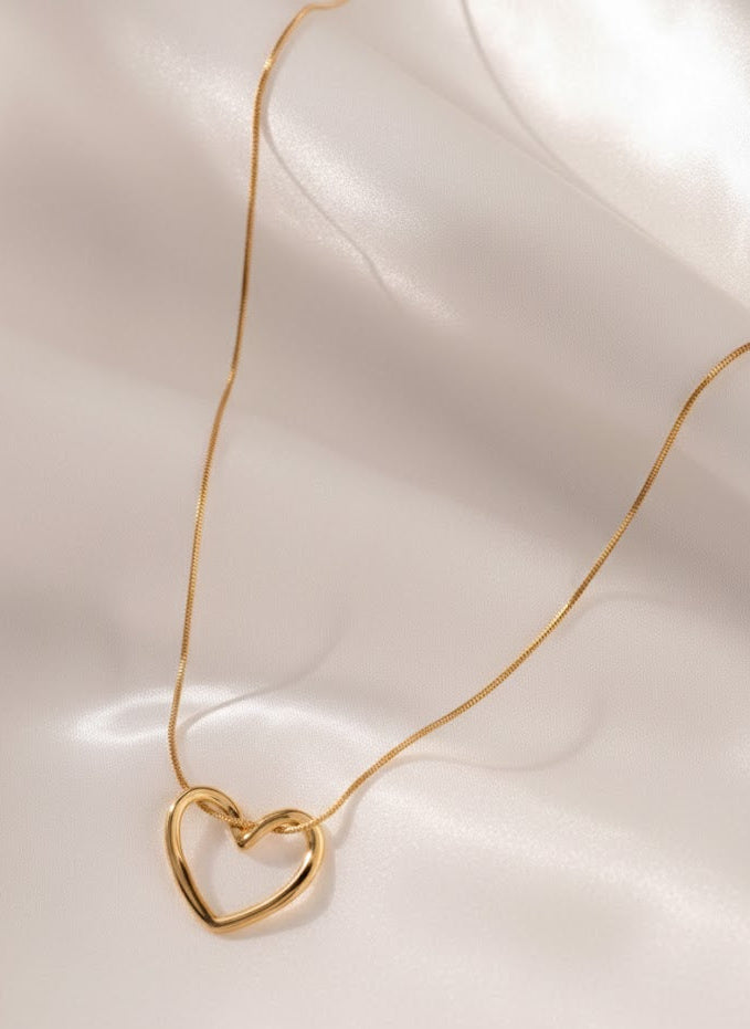 Elegant 14K Gold-Plated Interlocking Heart Pendant Necklace