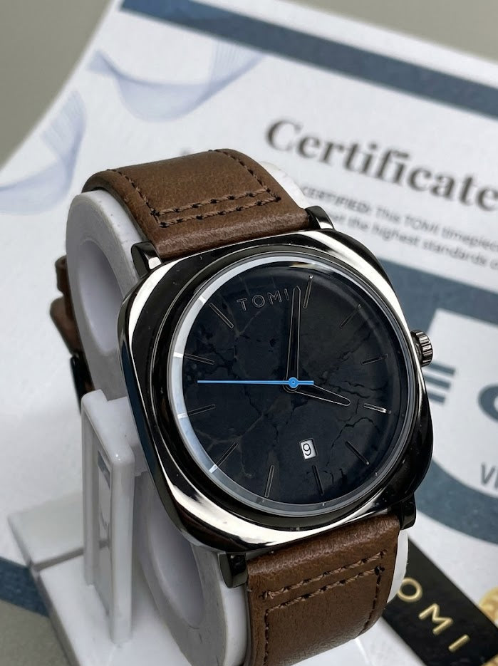 Square-Curved Luxury Quartz Watch with Textured Leather Strap