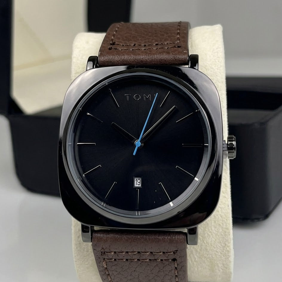 Square-Curved Luxury Quartz Watch with Textured Leather Strap